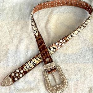 Western womens belt! Lots of bling!! Brown with zebra accent’s.